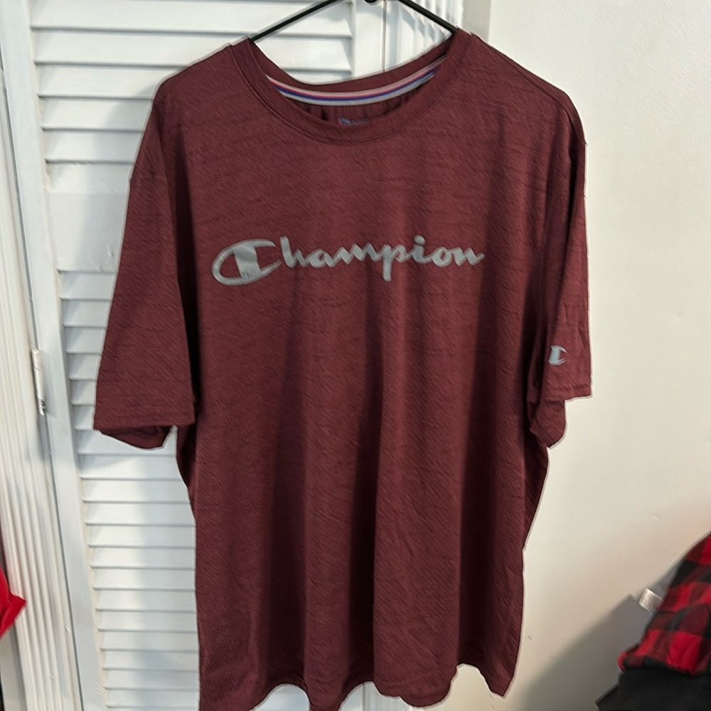 Men’s champion t-shirt size 2XL